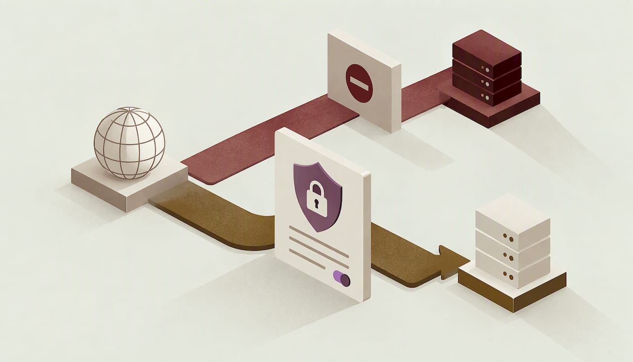 Isometrische Illustration: Ein Weg von einem Globus zu einem Server ist gesperrt, ein zweiter führt über ein Dokument mit Schloss-Schild sicher zum Ziel